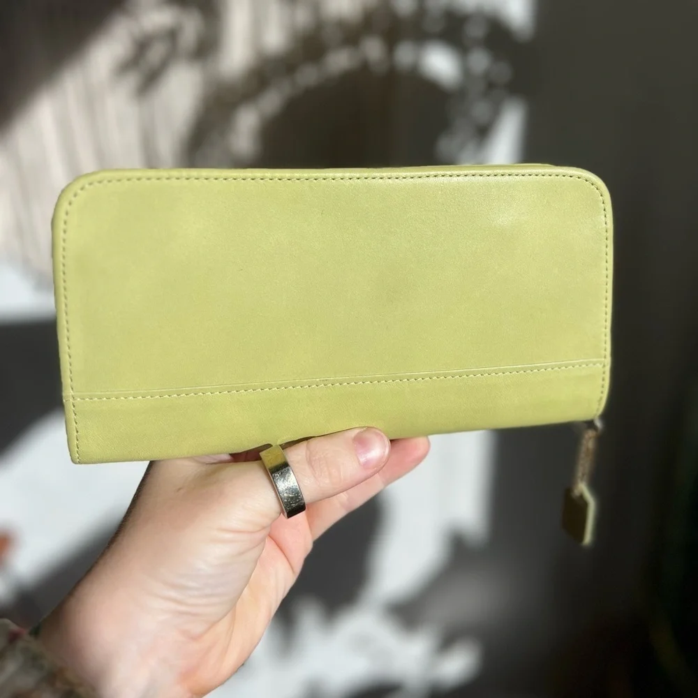 Vintage Coach Zip Around Wallet Lime Green Leather Long Wallet Authenticated